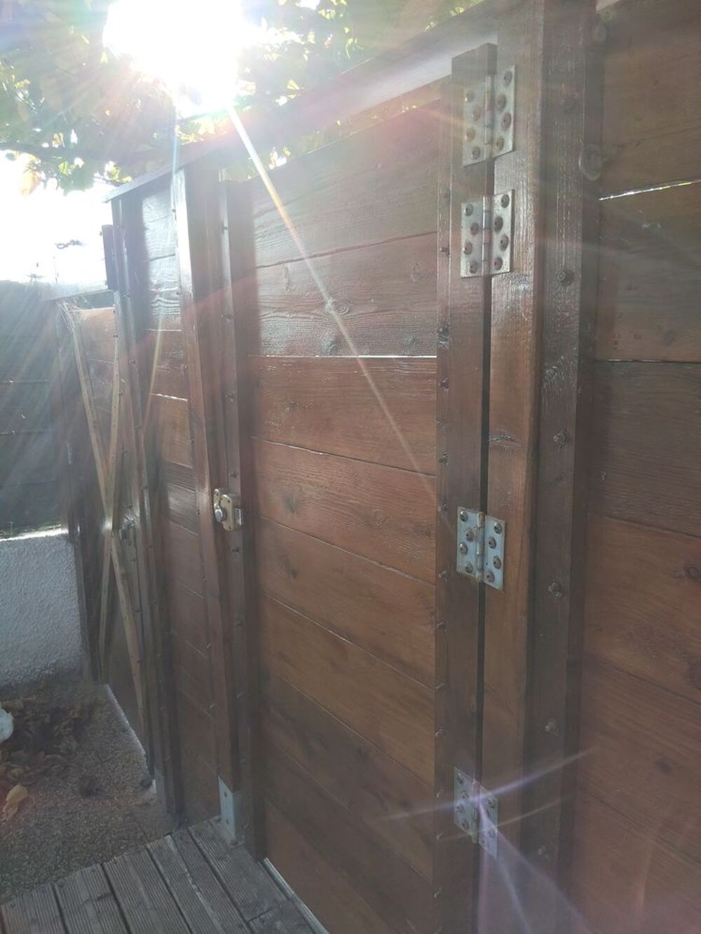 Palissade bois robuste 2 portes. Meubles
