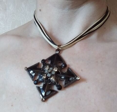 Pendentif croix occitane 10 Granges (71)