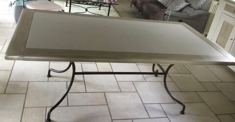Table de salle  manger en chne 
Pieds en fer forg 
180 Jou-en-Charnie (72)