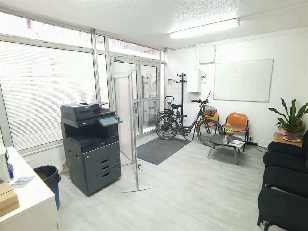   Local 98 m2 OPEN SPACE Paris 19