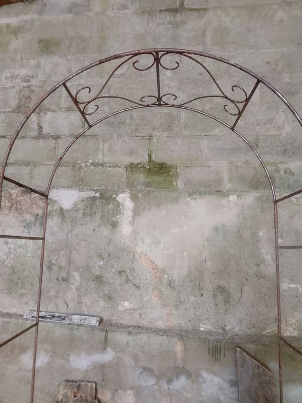Portique &eacute;tag&egrave;re ou pr&eacute;sentoir en acier forg&eacute; Décoration