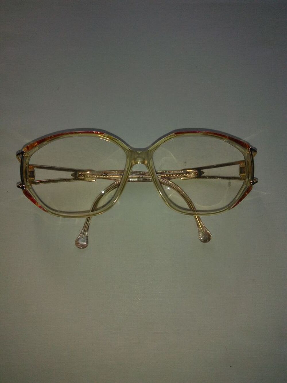 Monture de lunettes femme de marque. Bijoux et montres