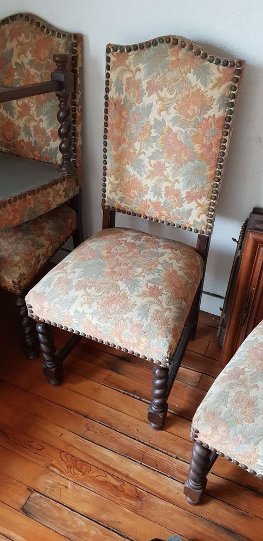 Salle &agrave; manger Louis XIII, Meubles