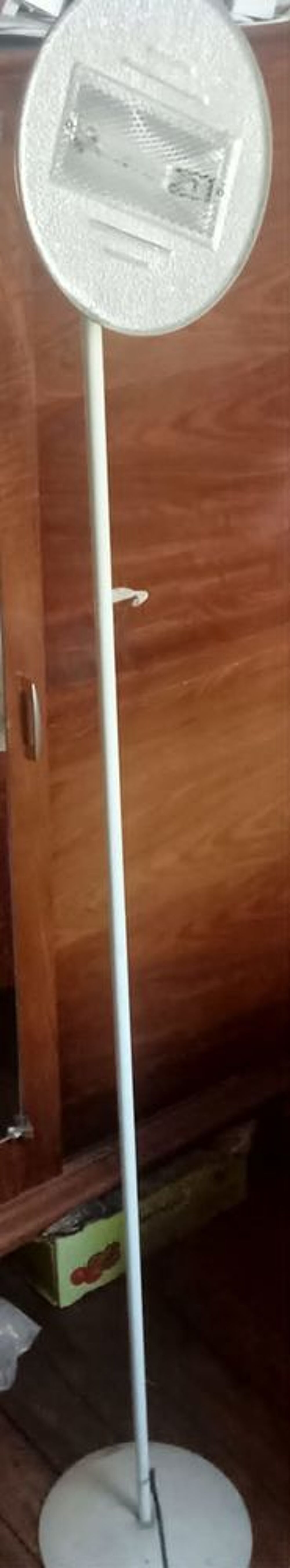 Lampe halog&egrave;ne sur pied Electroménager