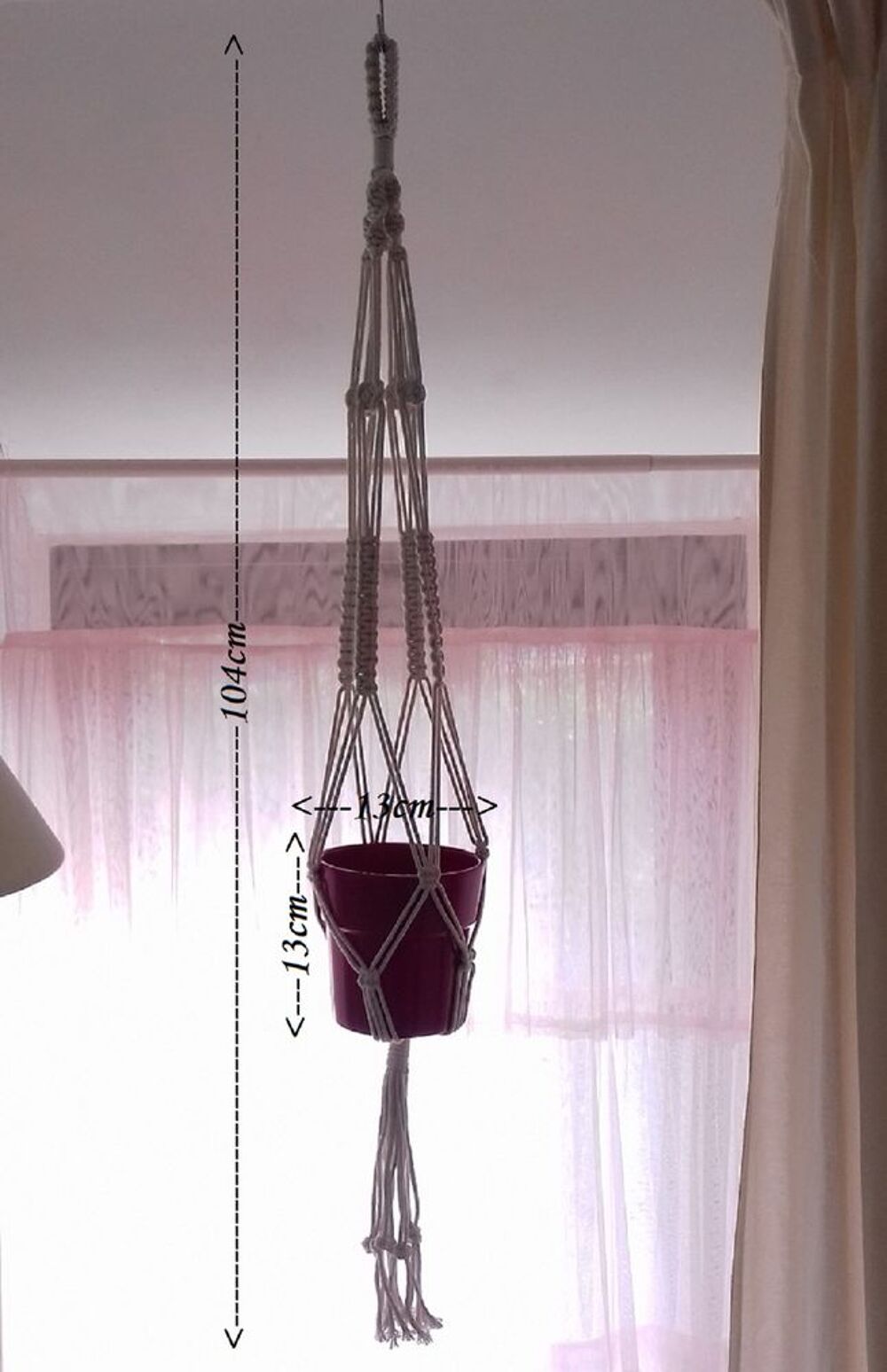 Suspension macramSuspension macram&eacute; et&eacute; et son pot fuschia - Décoration