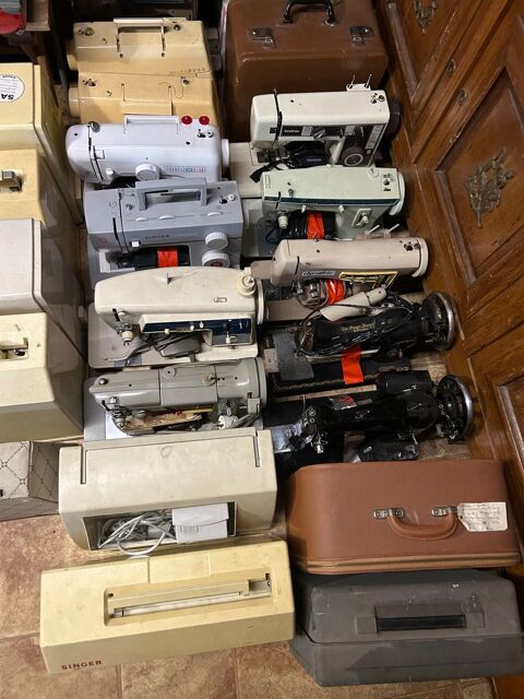 lot de 20 machines à  coudre divers marque en état de fonctionnement électrique n est pas vendu à  l unité 30 Mainvilliers (28)