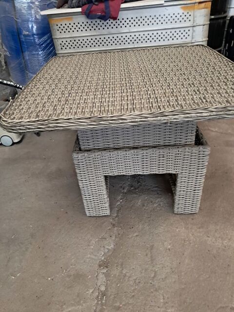 Table de jardin en osier. Lille (59)