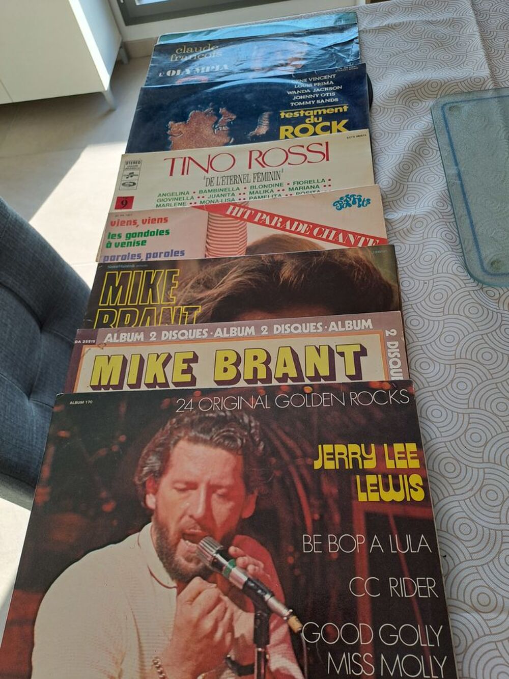 lots d'une centaine de disques des ann&eacute;es 60-70 CD et vinyles