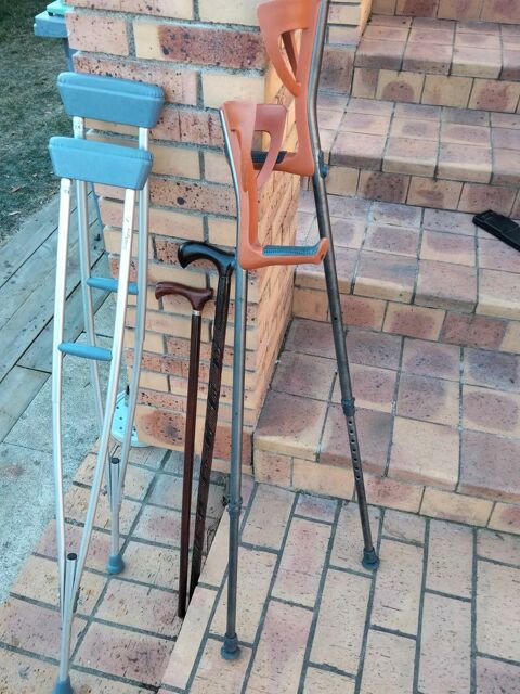 B�QUILLES (M�dical) - 12  ou  10 �  (2 mod�les) 10 Blanzat (63)