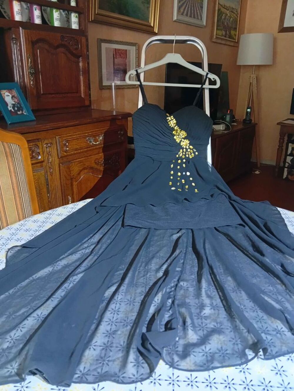 robe de soir&eacute;e noire avec strass Vêtements