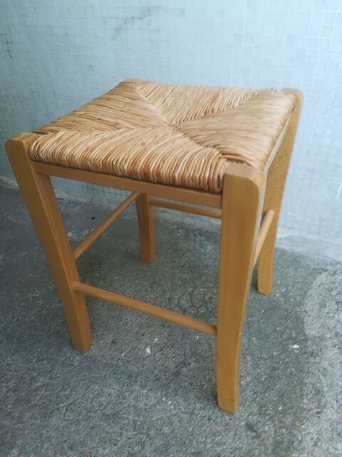 Petit tabouret en osier 20 Les Ulis (91)