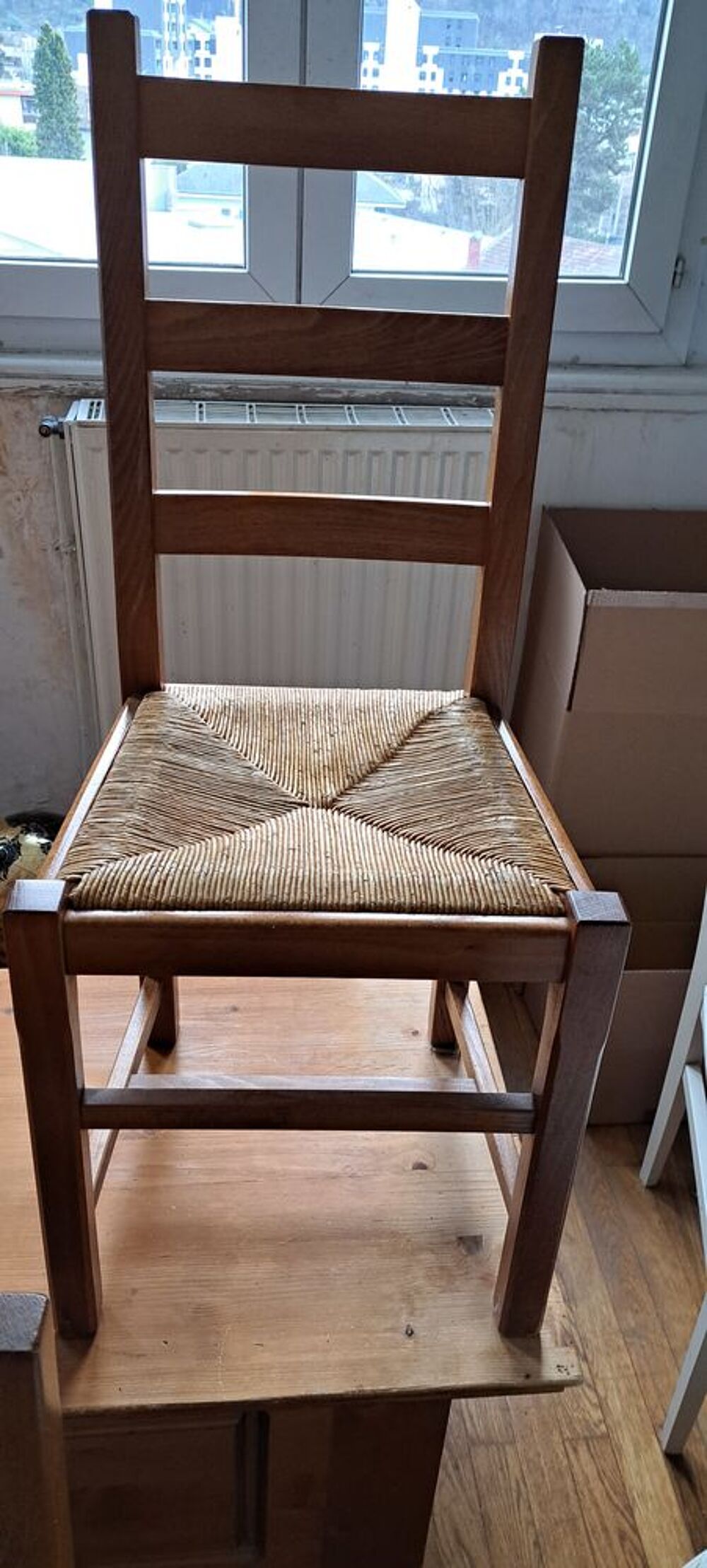 3 belles chaises en bois Cuisine