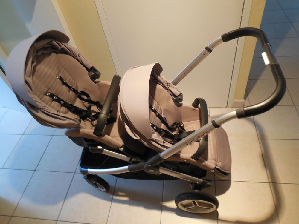 poussette double Puériculture