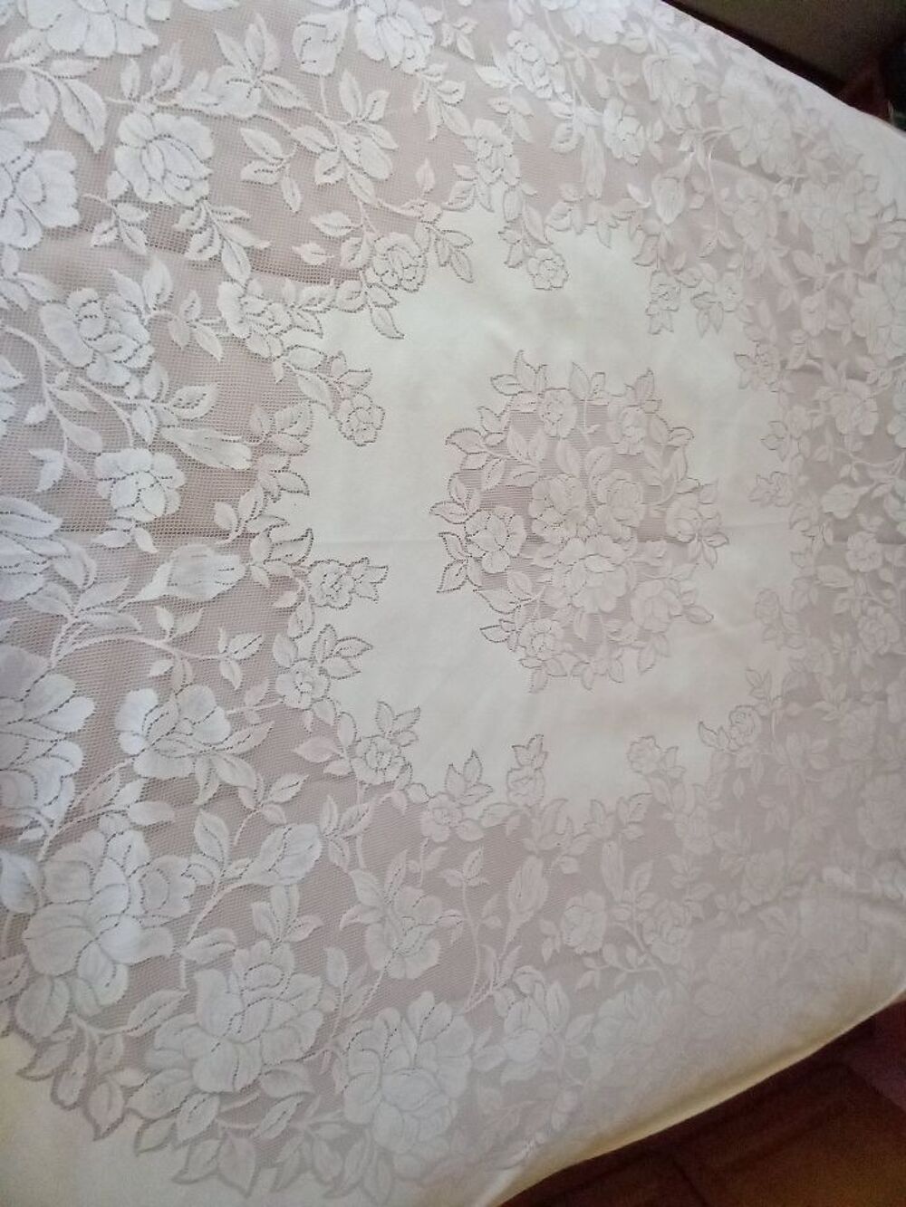 Nappe ronde en dentelle cr&egrave;me Décoration
