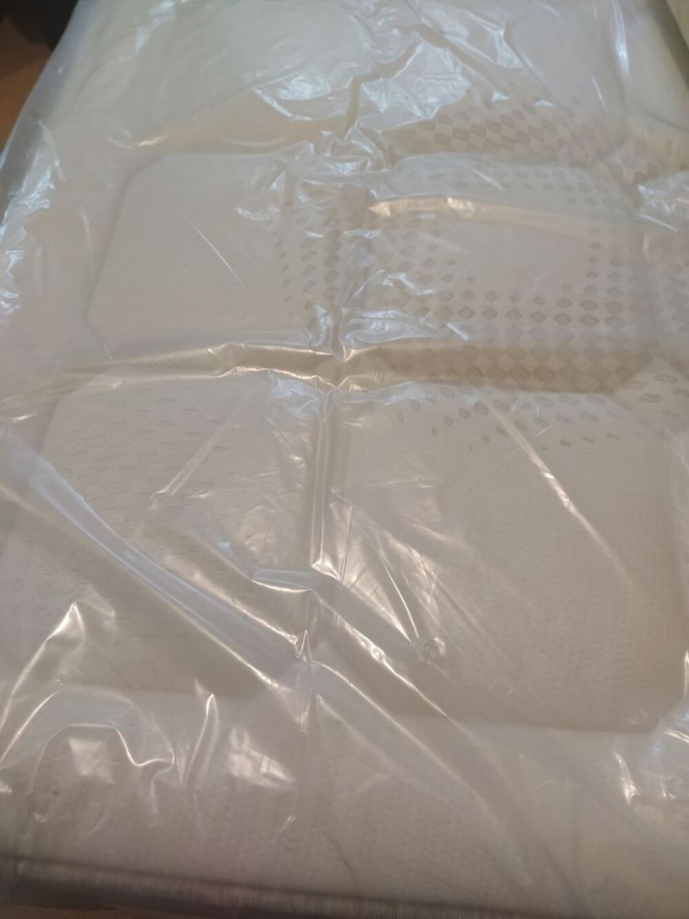 matelas neuf emball&eacute; marque fran&ccedil;aise. Meubles