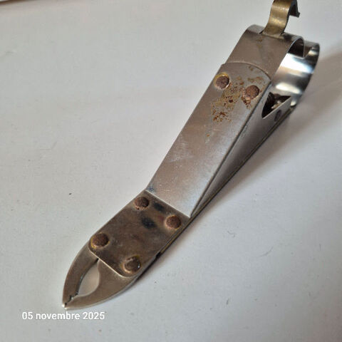 Pince manuelle de pr�hension et de maintien , La Microspince 5 Saumur (49)