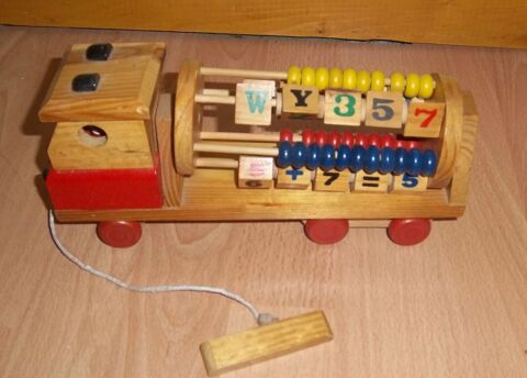 Petit camion en bois boulier alphabet 2 Colombier-Fontaine (25)