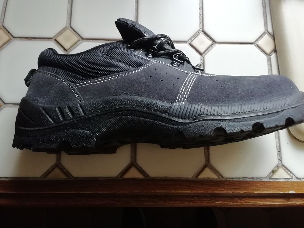 Chaussures neuves de s&eacute;curit&eacute; coverguard pointure 44 Chaussures