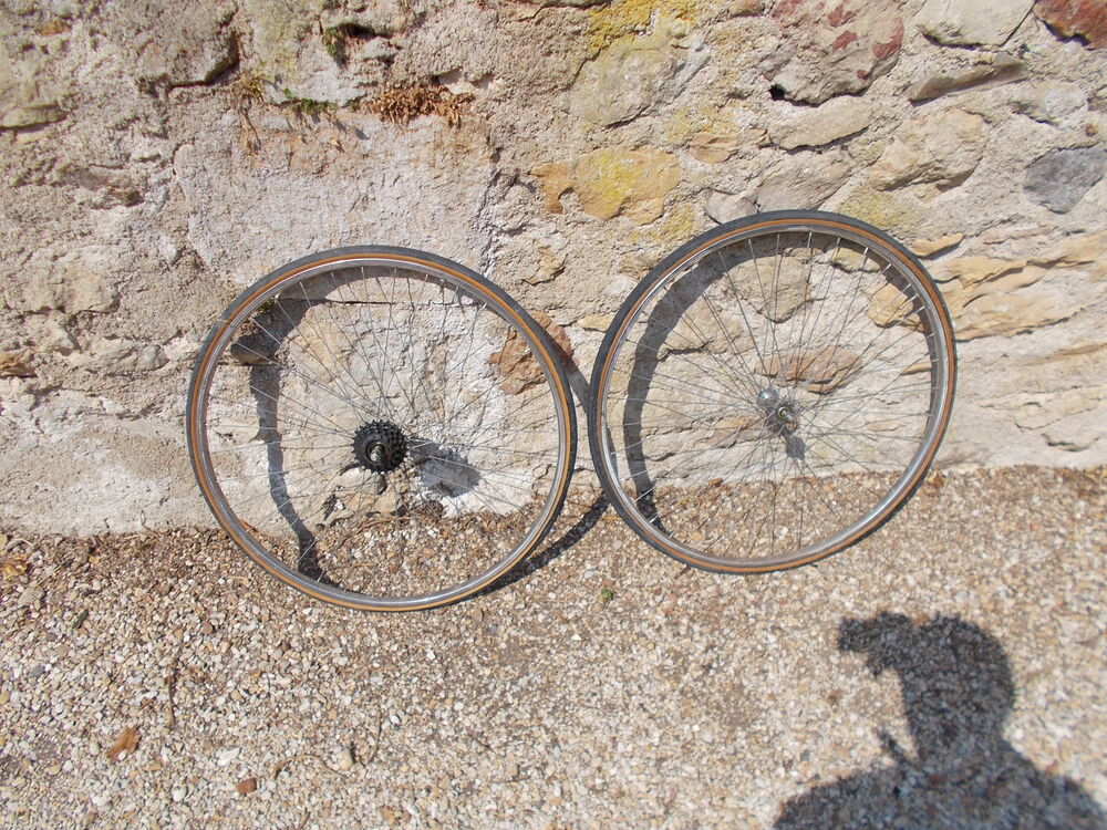 pi&egrave;ces de v&eacute;lo divers ancien vintage 1970/80 Vélos