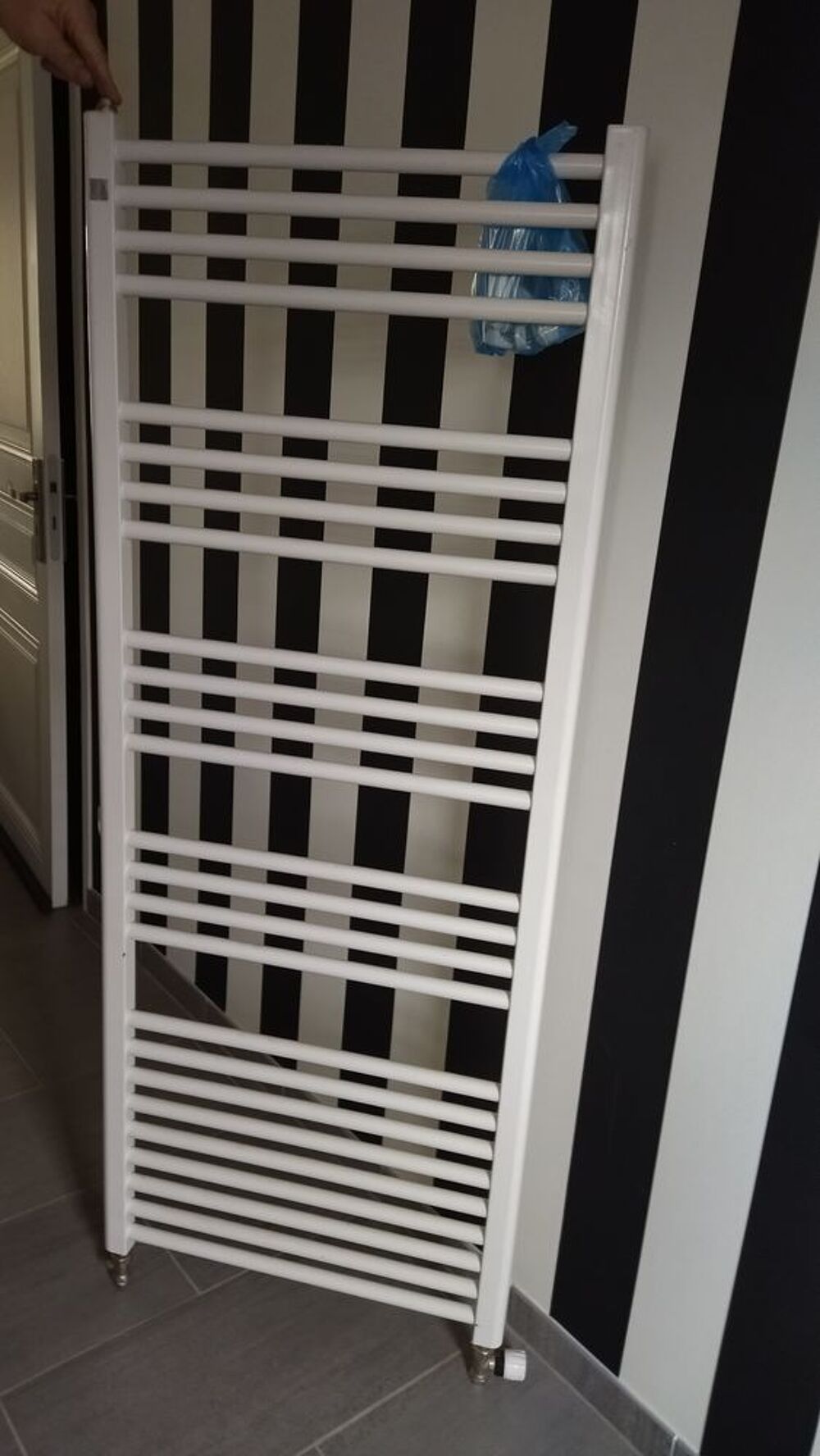 Radiateur porte serviettes chauffage central 
Comme neuf Bricolage