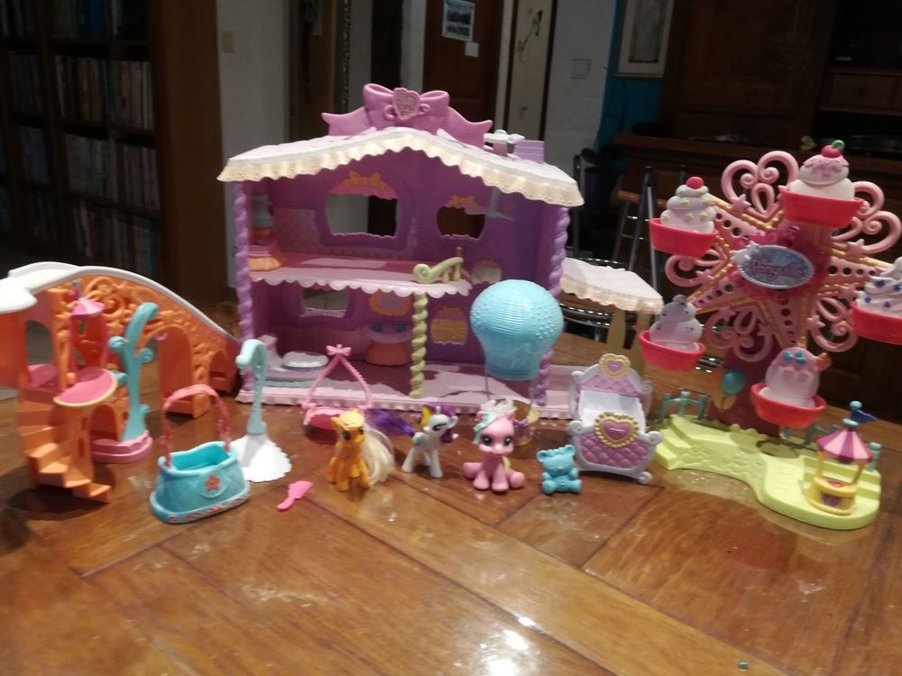 Lot de My Little Poney / Poneyville maison 2 man&egrave;ges accesso Jeux / jouets
