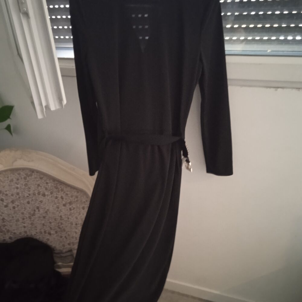 Robe noire manches longue ceinture dor&eacute;e &agrave; la taille 2 poche Vêtements