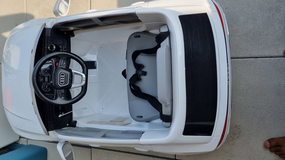 Voiture &eacute;lectrique pour enfant Audi Q8 Jeux / jouets