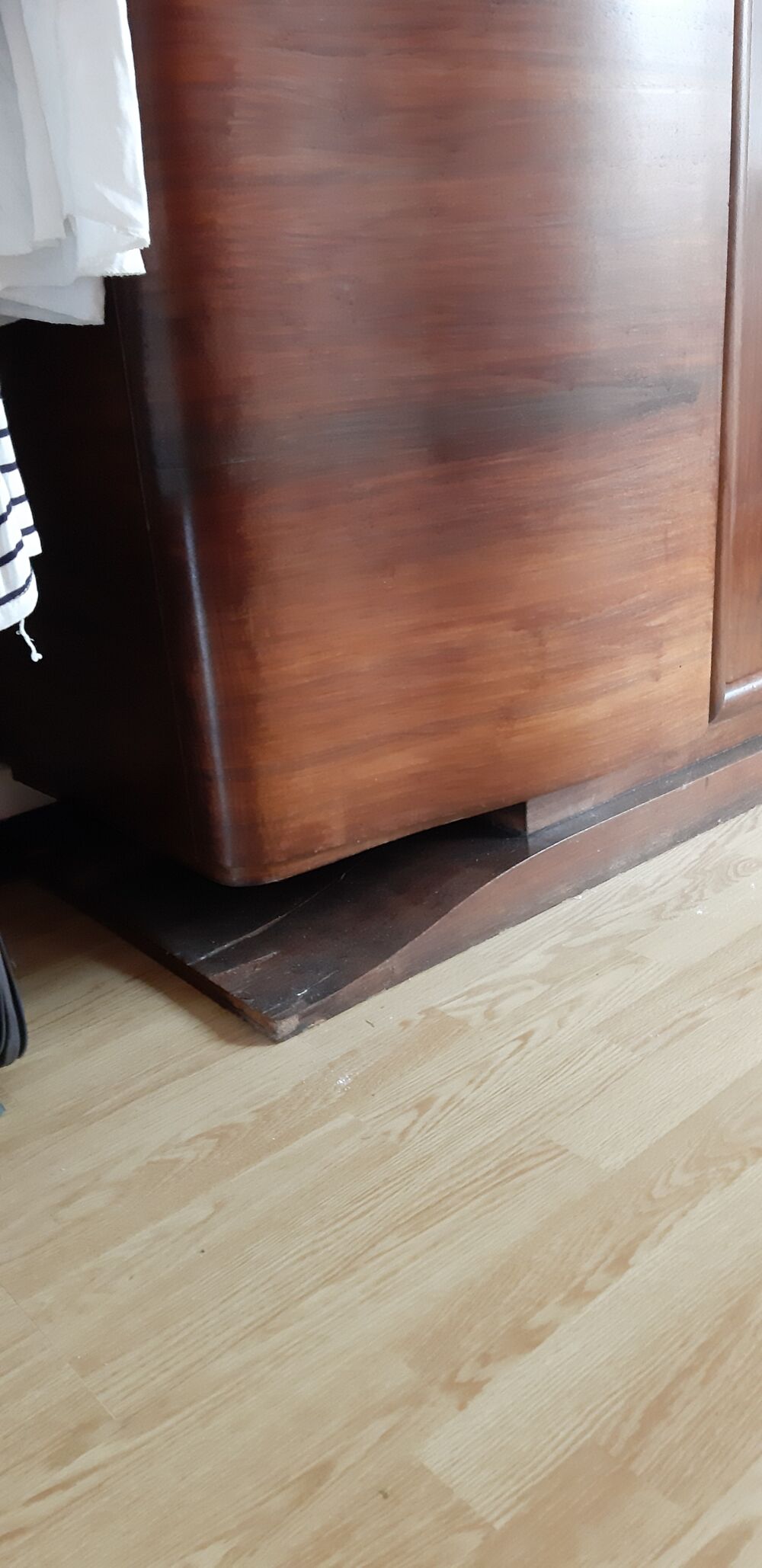 Armoire en bois massif excellent &eacute;tat vintage Meubles