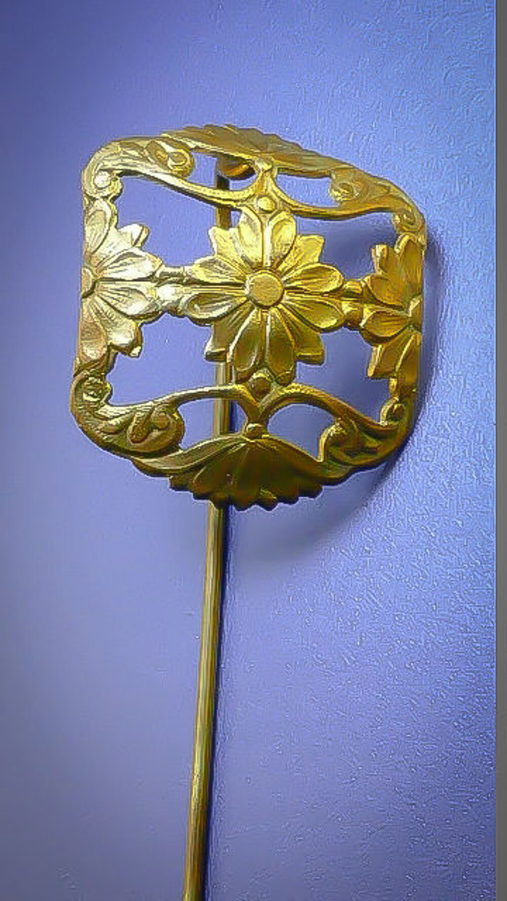 Ancienne broche &eacute;pinglette (Chapeau /Revers ..) Bijoux et montres