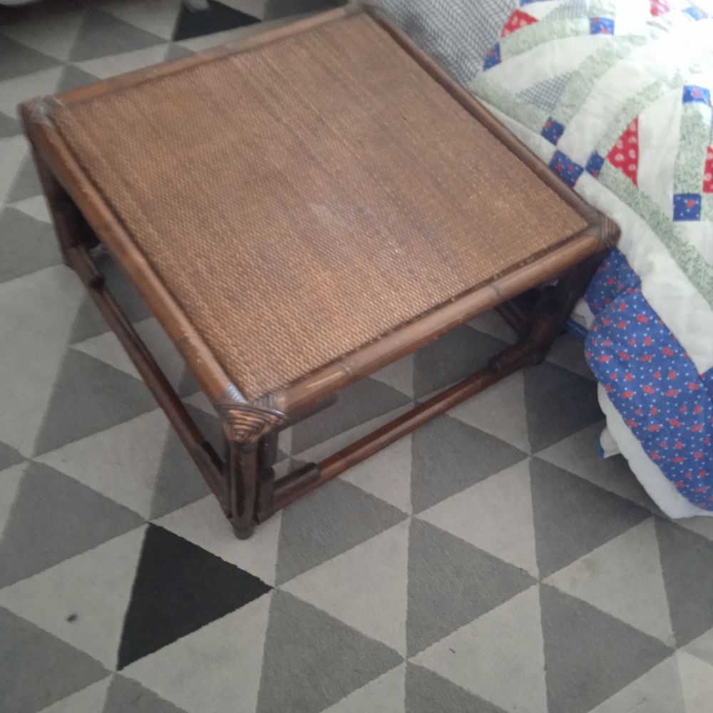 Table basse bambou 64*64 hauteur 35 cm Tr&egrave;s bon &eacute;tat Meubles