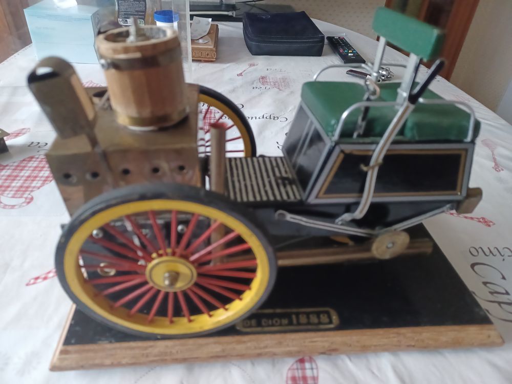 Voiture &agrave; vapeur Dedion Bouton 