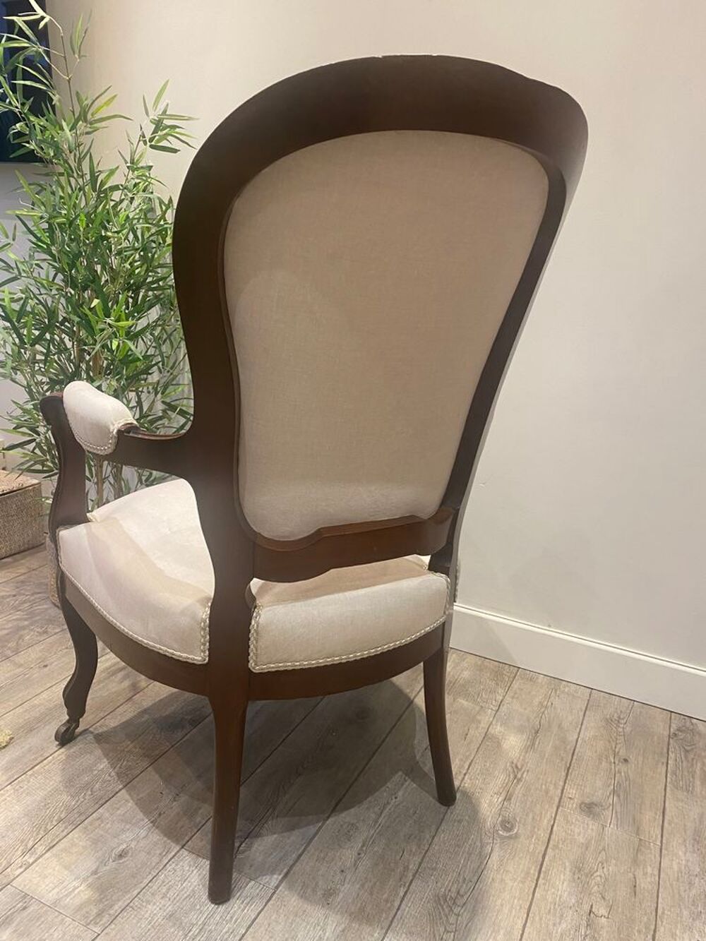 Fauteuil Cabriolet Louis Philipe refait &agrave; neuf Meubles