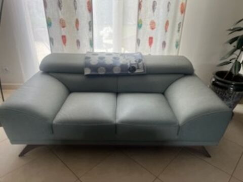 Canap moderne en cuir de buffle bleu azur de roche bobois Frpillon (95)