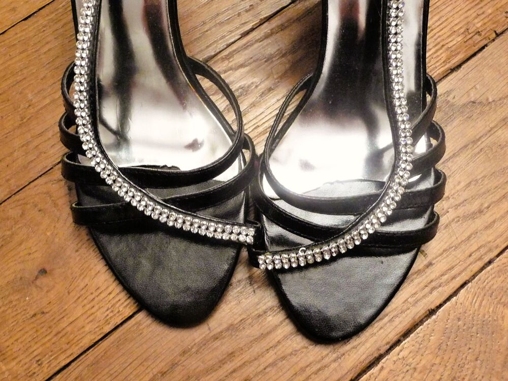 Escarpins Ouverts Talons Noir &agrave; Strass-Neuf- Delicious Angel Chaussures
