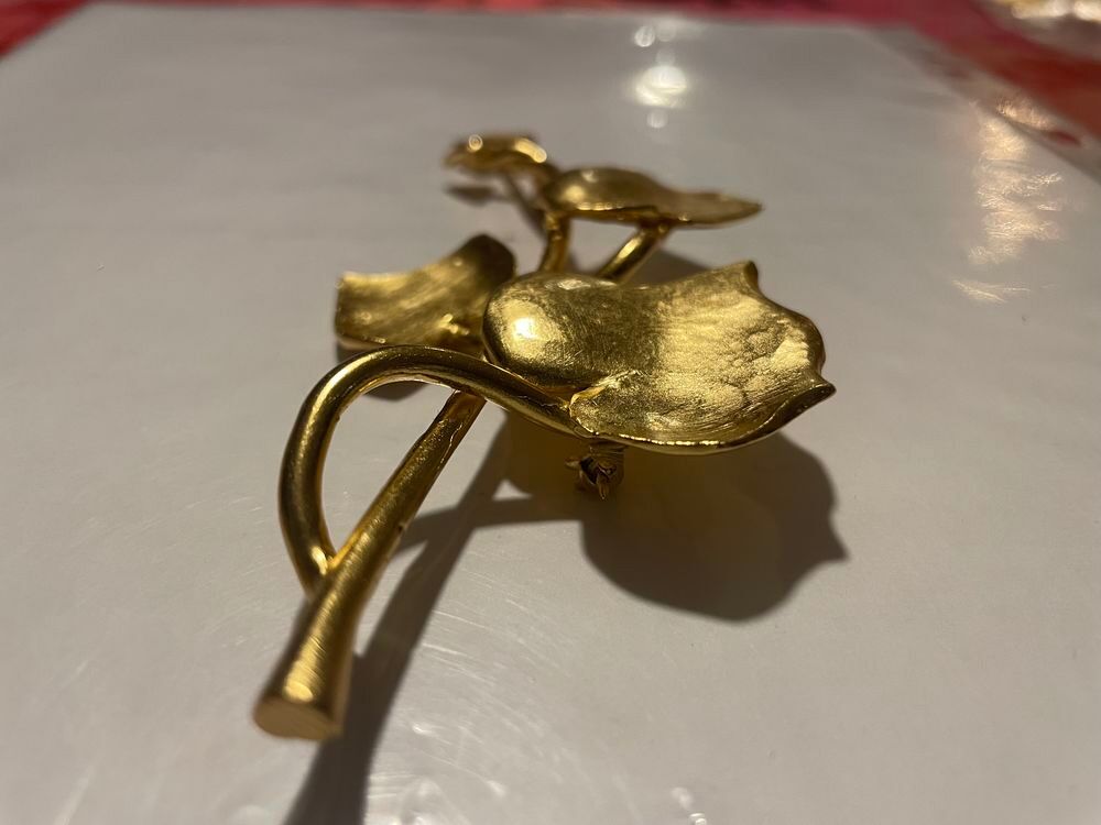 Broche dor&eacute;e Feuille lierre ANTIGONA Bijoux et montres