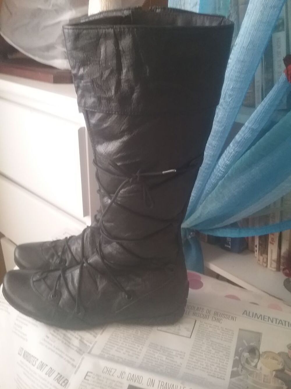 tr&egrave;s belles bottes en cuir avec lacet &eacute;tat impeccable Chaussures
