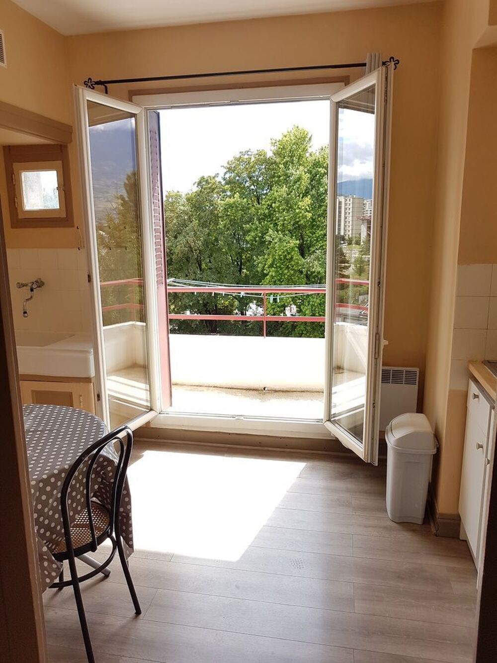 Location Appartement Appartement T1 meublé - 36m2 - 595 euro- rue Emile Zola Grenoble