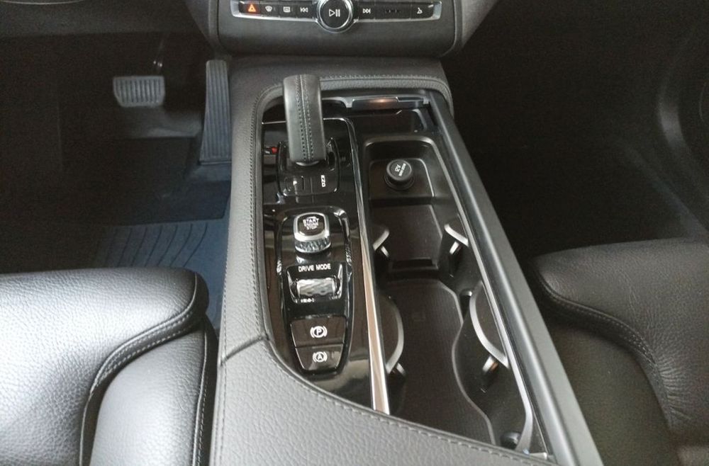 XC90 Recharge T8 AWD 303+87 ch Geartronic 8 7pl R-Design 2021 occasion 69007 Lyon