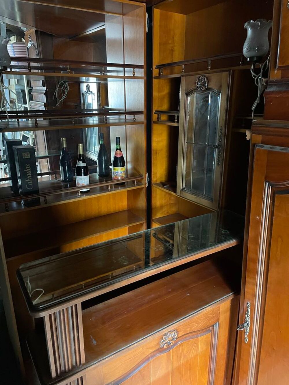 &agrave;€ vendre Meuble Bar d'Angle en merisier avec vitrine en merisier massif Meubles