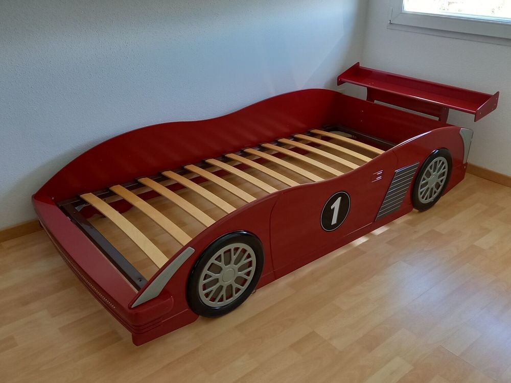 Lit voiture + sommier + matelas + armoire Mobilier enfants