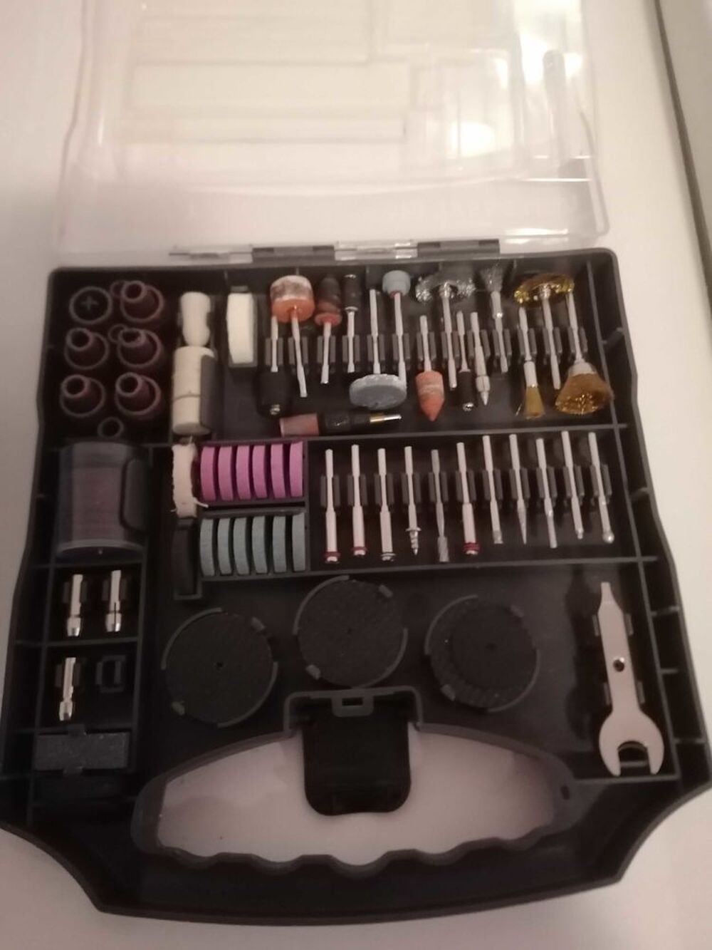 mini mat&eacute;riel &eacute;lectrique et sa bo&icirc;te &agrave; outillages Bricolage