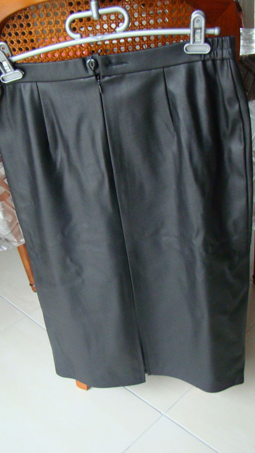JUPE EN CUIR NOIR Electroménager