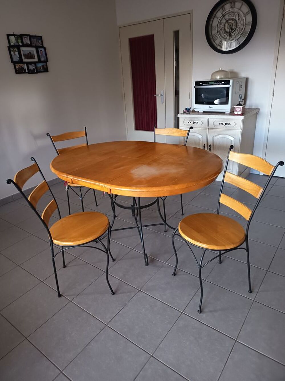 table ronde avec 1 rallonge + 4 chaises Meubles