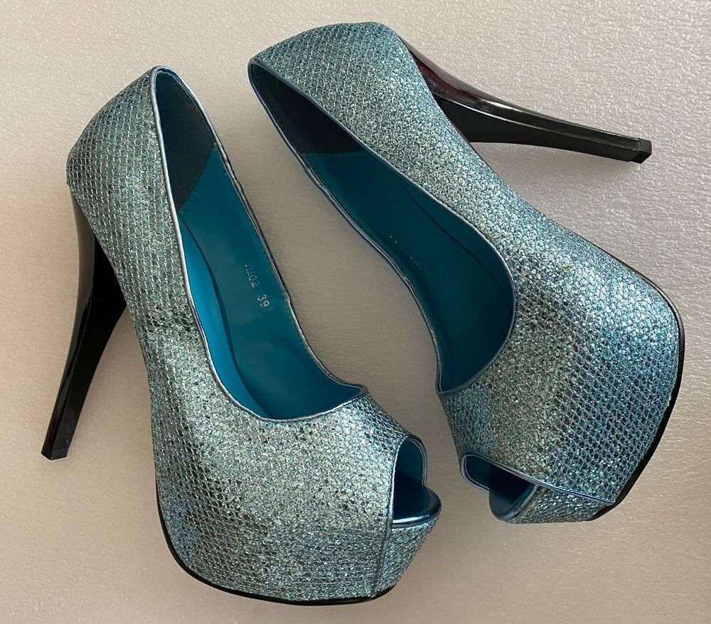 Chaussures a talons Bleu neuves pointure 39 Chaussures