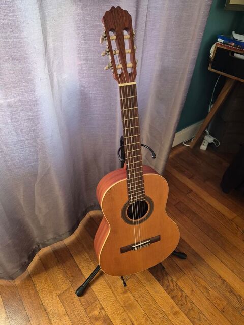 Guitare Jm Forest Student  (8/12 ans) Paris 12 (75)