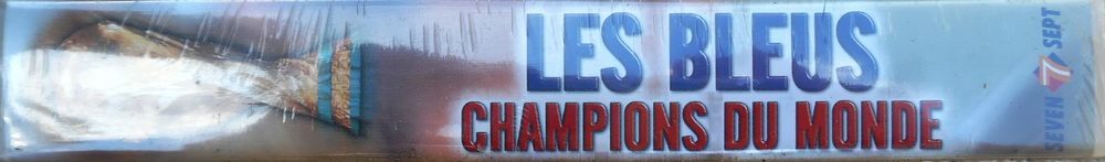 Cassette vid&eacute;o VHS Les bleus champions du monde 1998 neuve Photos/Video/TV