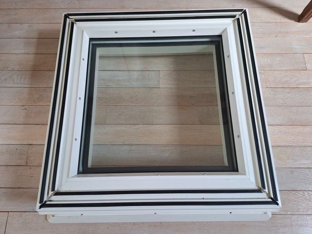 Mod&egrave;le 1 -Fen&ecirc;tre coupole fixe Velux blanche toit plat 60x60 Bricolage