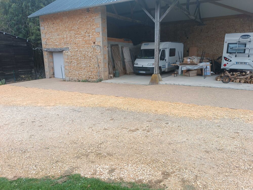 Location Parking/Garage emplacement remise caravanes camping car etc Poitiers
