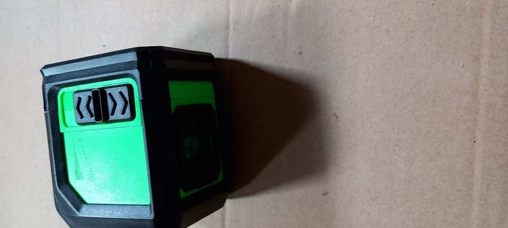 Niveau laser vert auto nivelant 2 lignes Bricolage