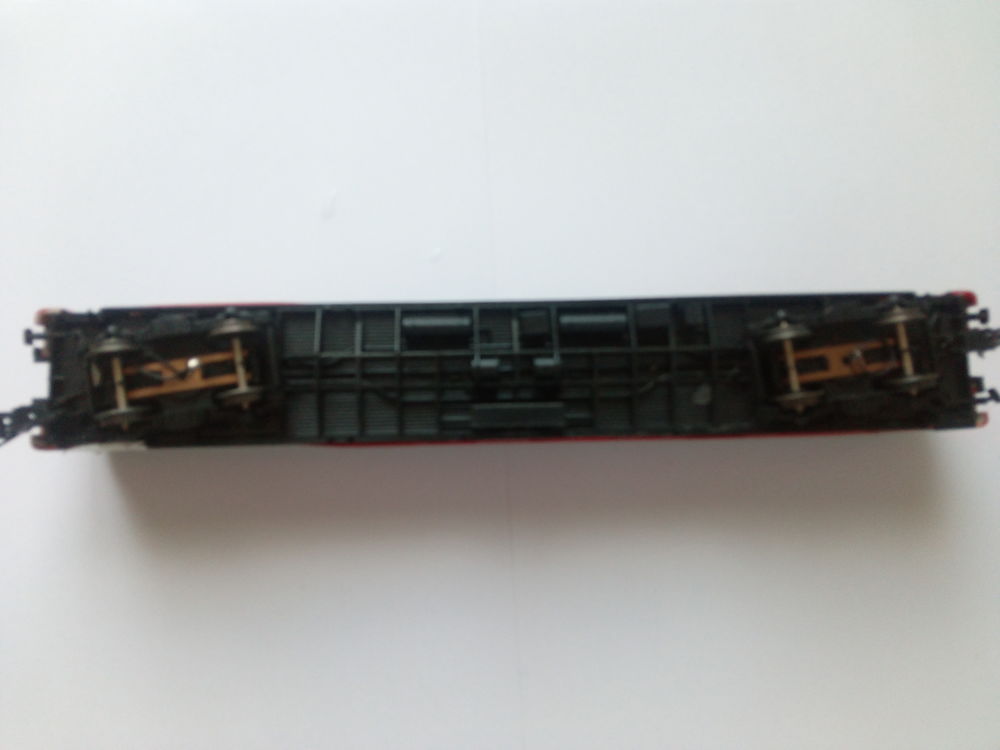 Mod&eacute;lisme ferroviaire Wagon voyageurs rouge Ho 1/87e Jeux / jouets